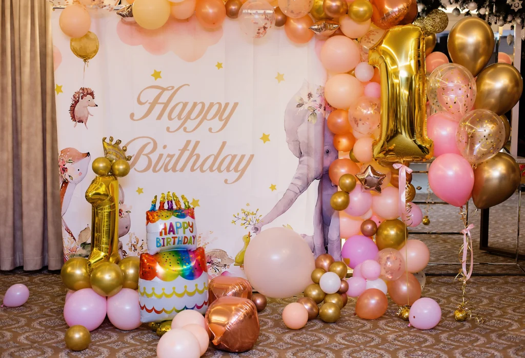 light-birthday-cake-decorated-with-white-flowers-background-restaurant
